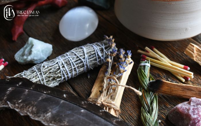 Đốt Palo Santo và Sage: Thanh lọc năng lượng, đón may mắn