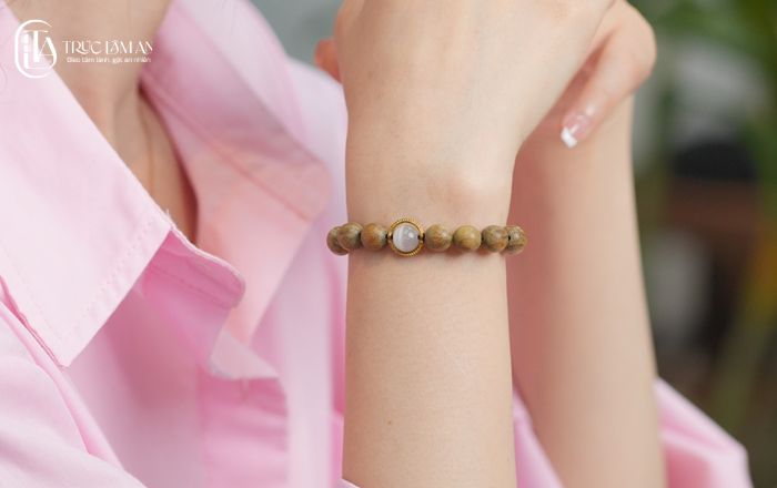 Gợi ý 5+ mẫu vòng tay nữ may mắn, trợ tình duyên, công việc