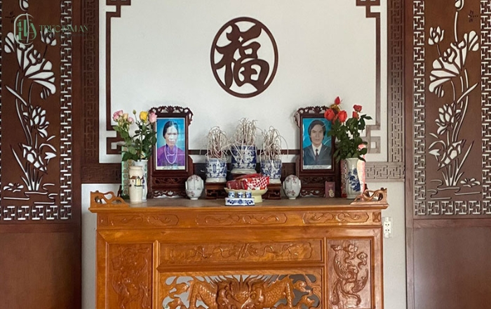 Trang trí bàn thờ đẹp: Chọn hoa, cách cắm và bố trí hợp lý