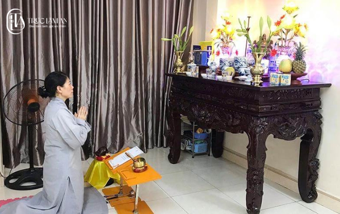 Vì sao đọc kinh giúp tâm an và dễ ngủ hơn?