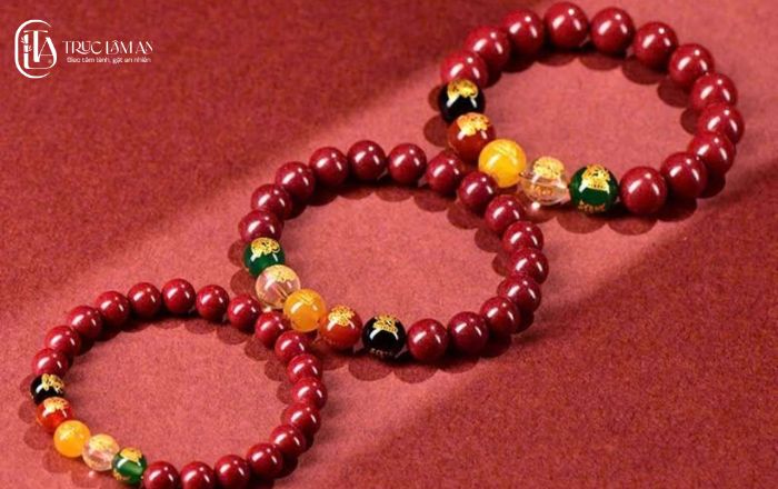 Vòng tay chu sa hợp mệnh gì? Đeo vòng chu sa đỏ độc không? 