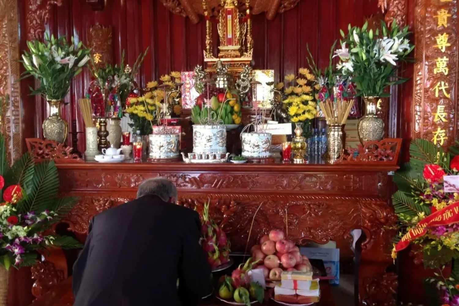 Chi tiết bài cúng đốt vàng mã tháng 7 cho thần linh 