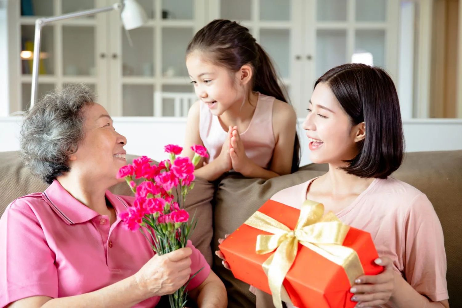 Lưu ý khi chọn quà tặng cha mẹ mùa Vu Lan để tặng được vật phẩm phù hợp