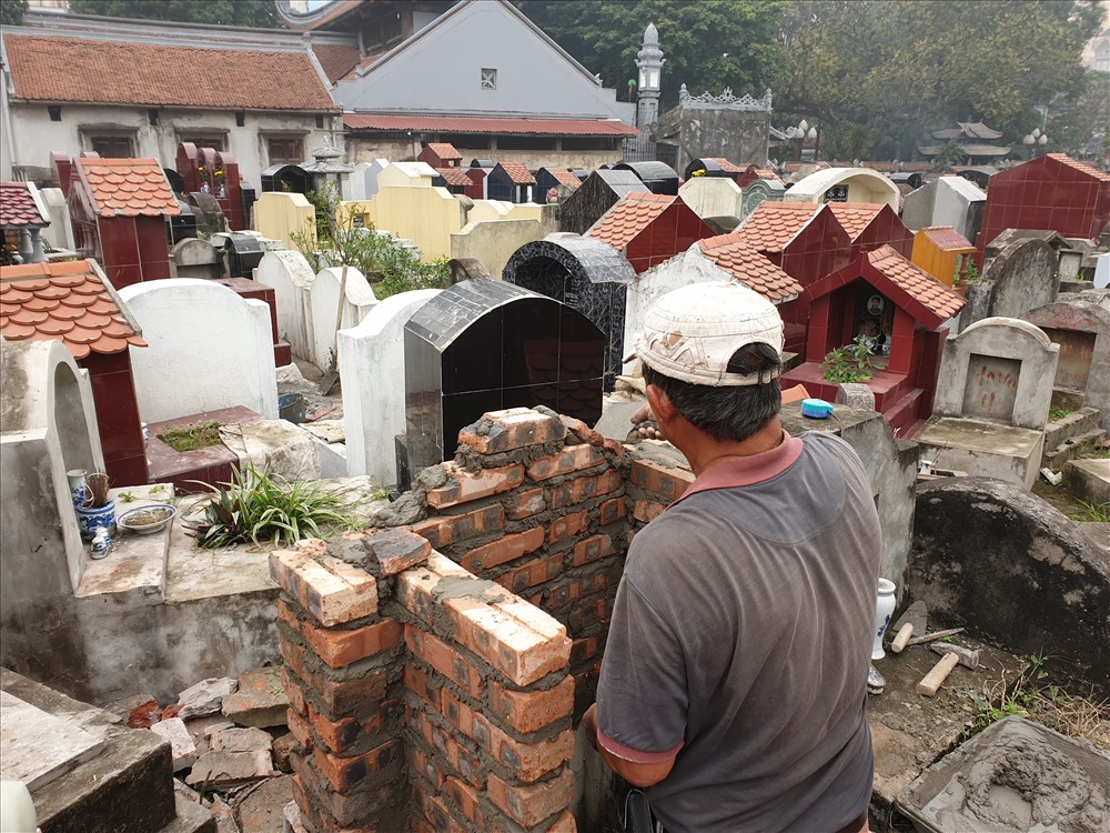 Tu sửa mộ phần là cách bày tỏ lòng thành kính đến với tổ tiên