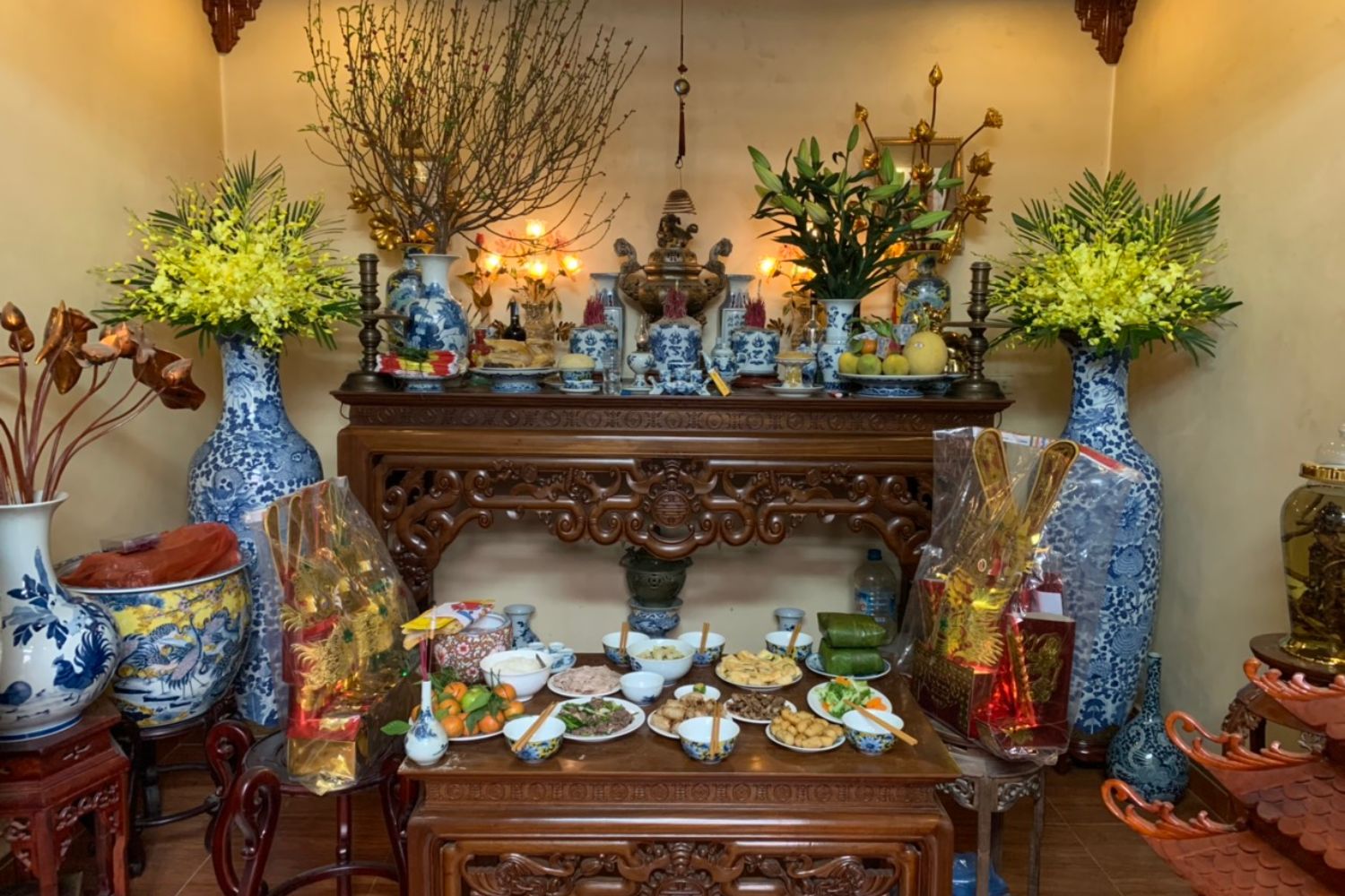 Vị trí đặt bát hương gia tiên tùy thuộc vào số lượng bát hương trên bàn thờ