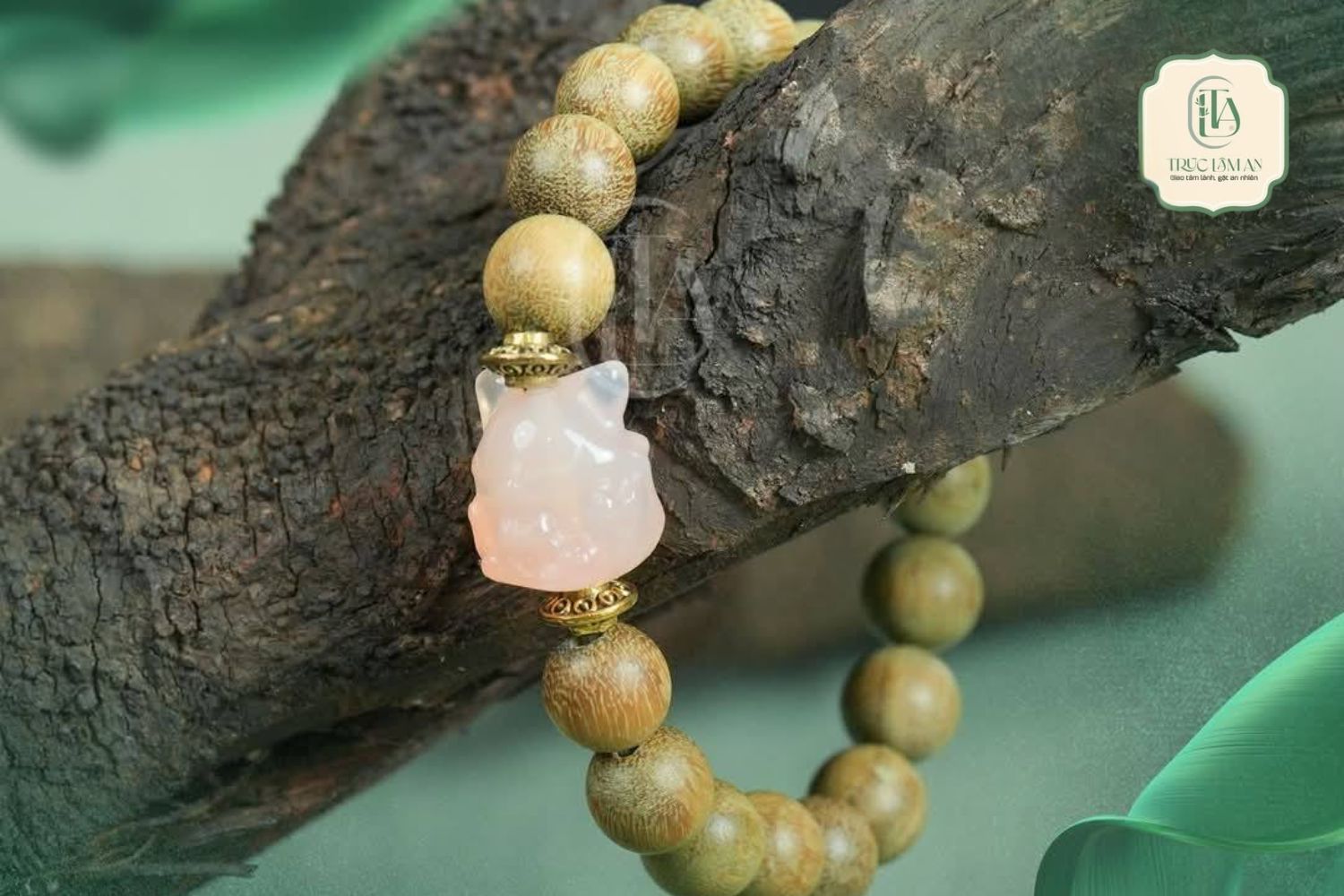 Vòng đeo tay may mắn tình duyên: Đàn hương Hồ Tiên