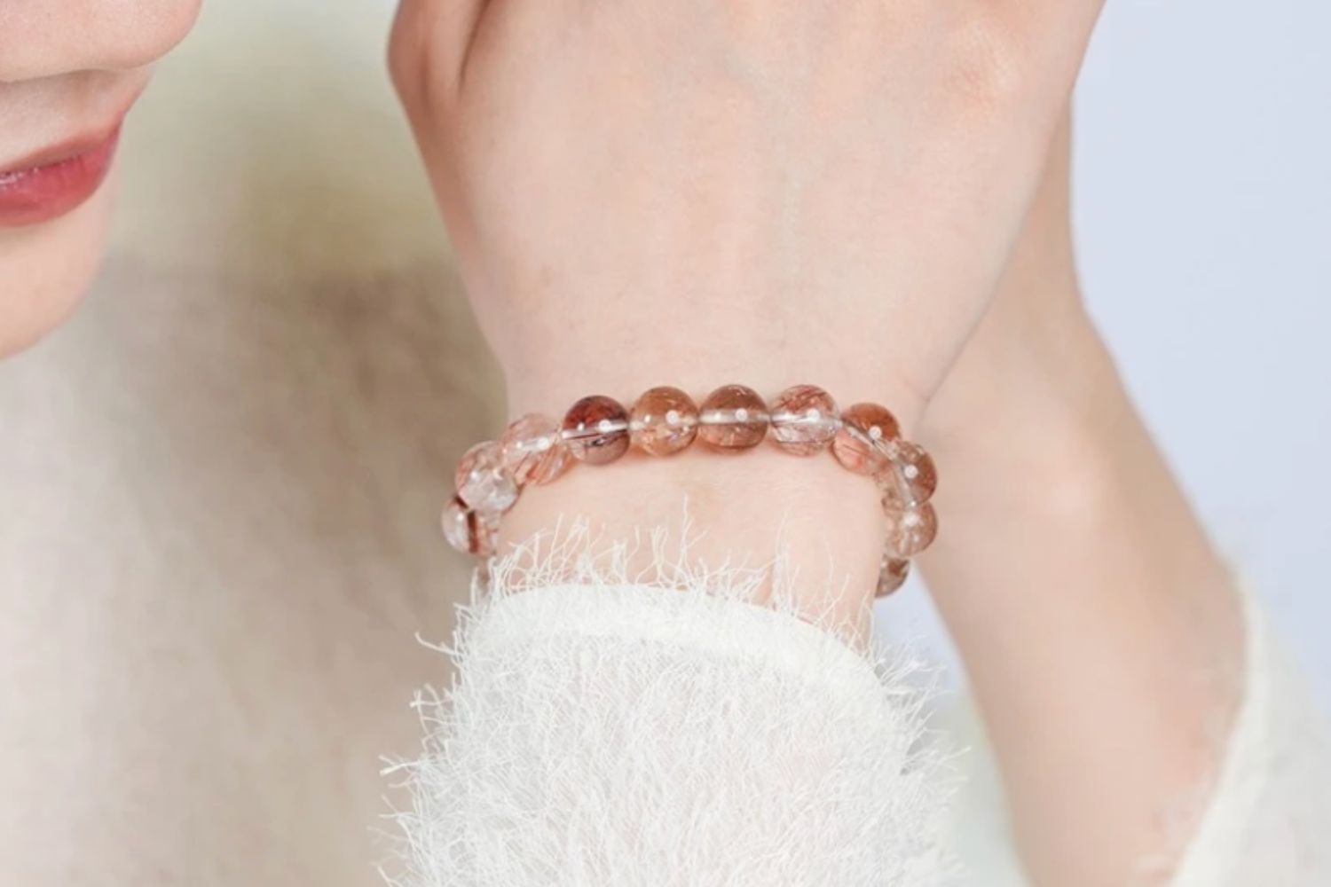 Vòng tay phong thuỷ cho người mệnh Hoả với màu đỏ sẽ tốt nhất