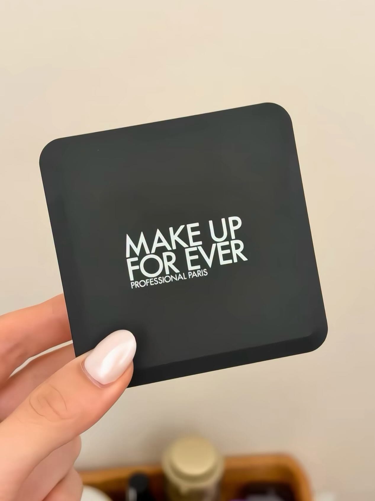 Phấn nén HD Skin Perfecting Pressed Powder 10g [ 0.1 Translucent ]