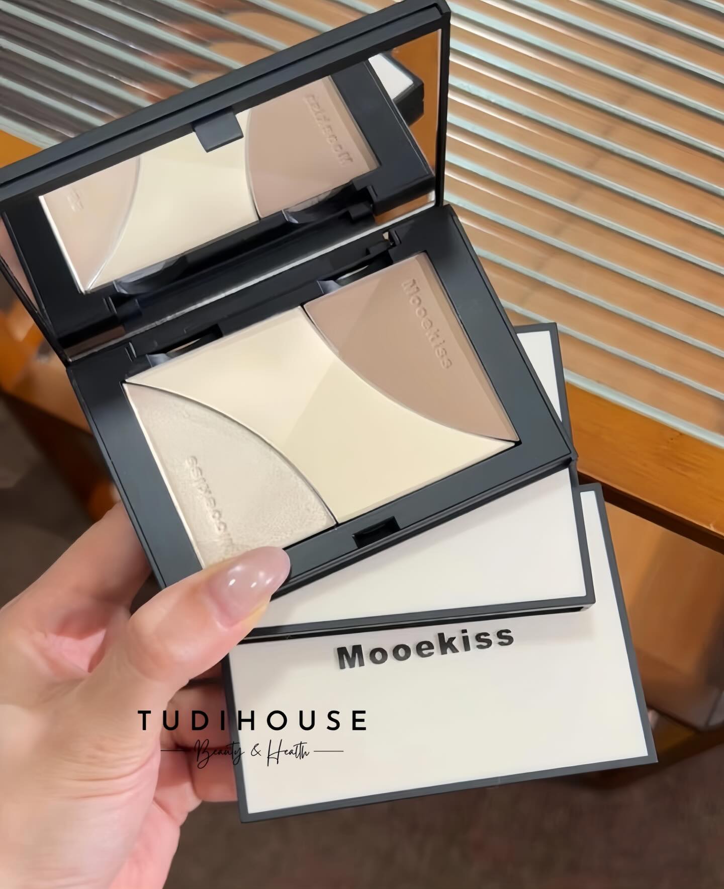 Bảng tạo khối 3  ô Mooekiss 16.5g - MÀU 01