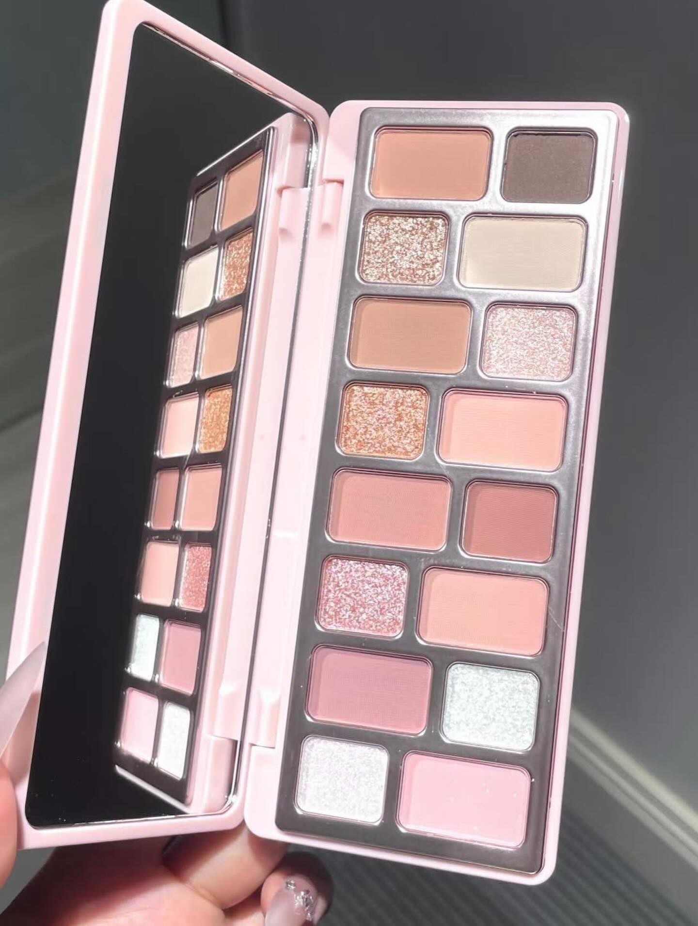 Phấn mắt Cheeryep 16 ô - 06 DEAR