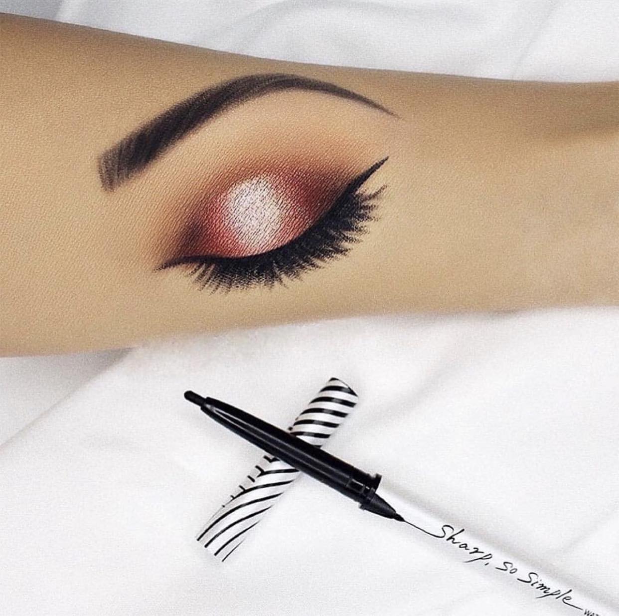 chì kẻ viền mắt Clio Sharp So Simple Waterproof Pencil Liner
