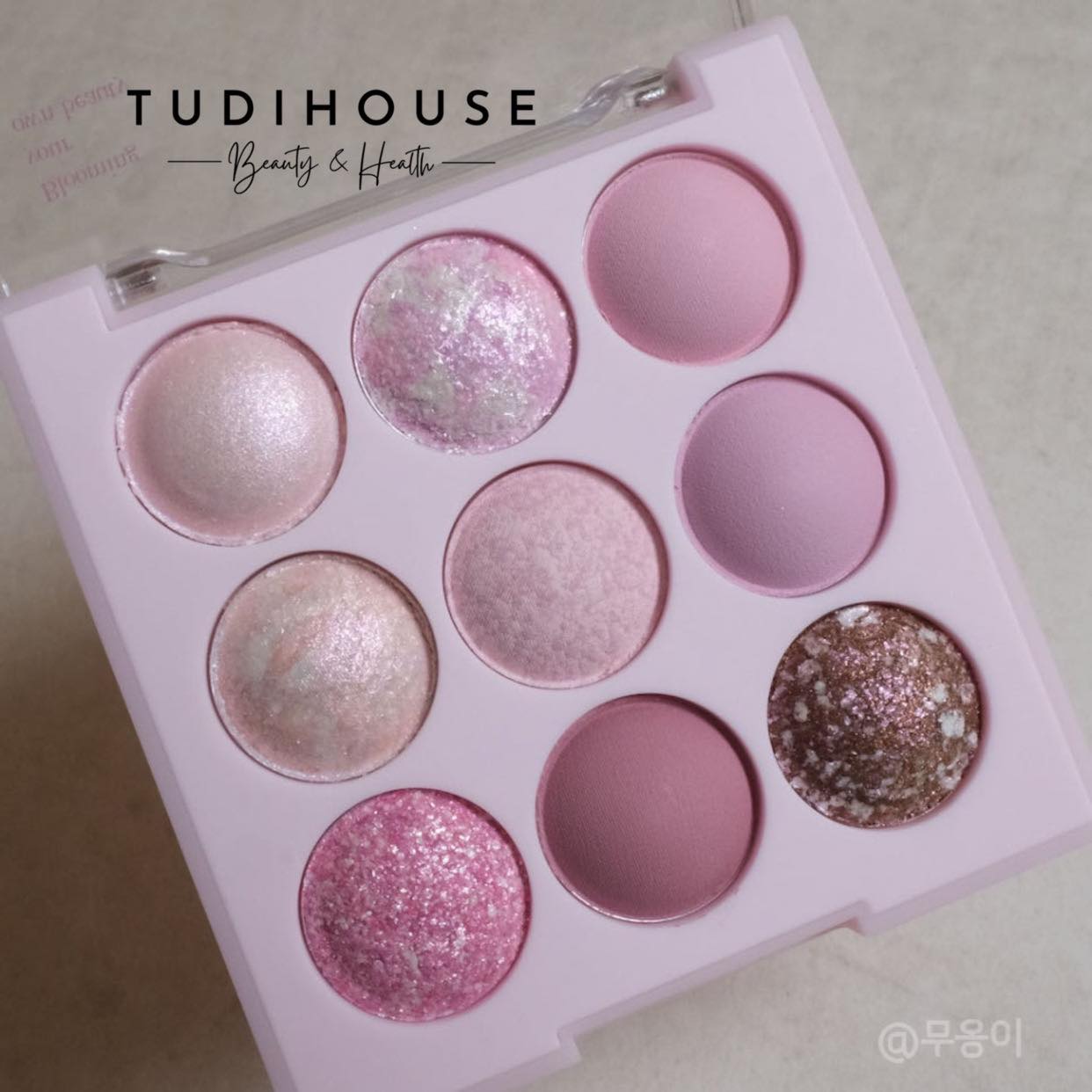Set phấn mắt Dasique Shadow Palette + nail color