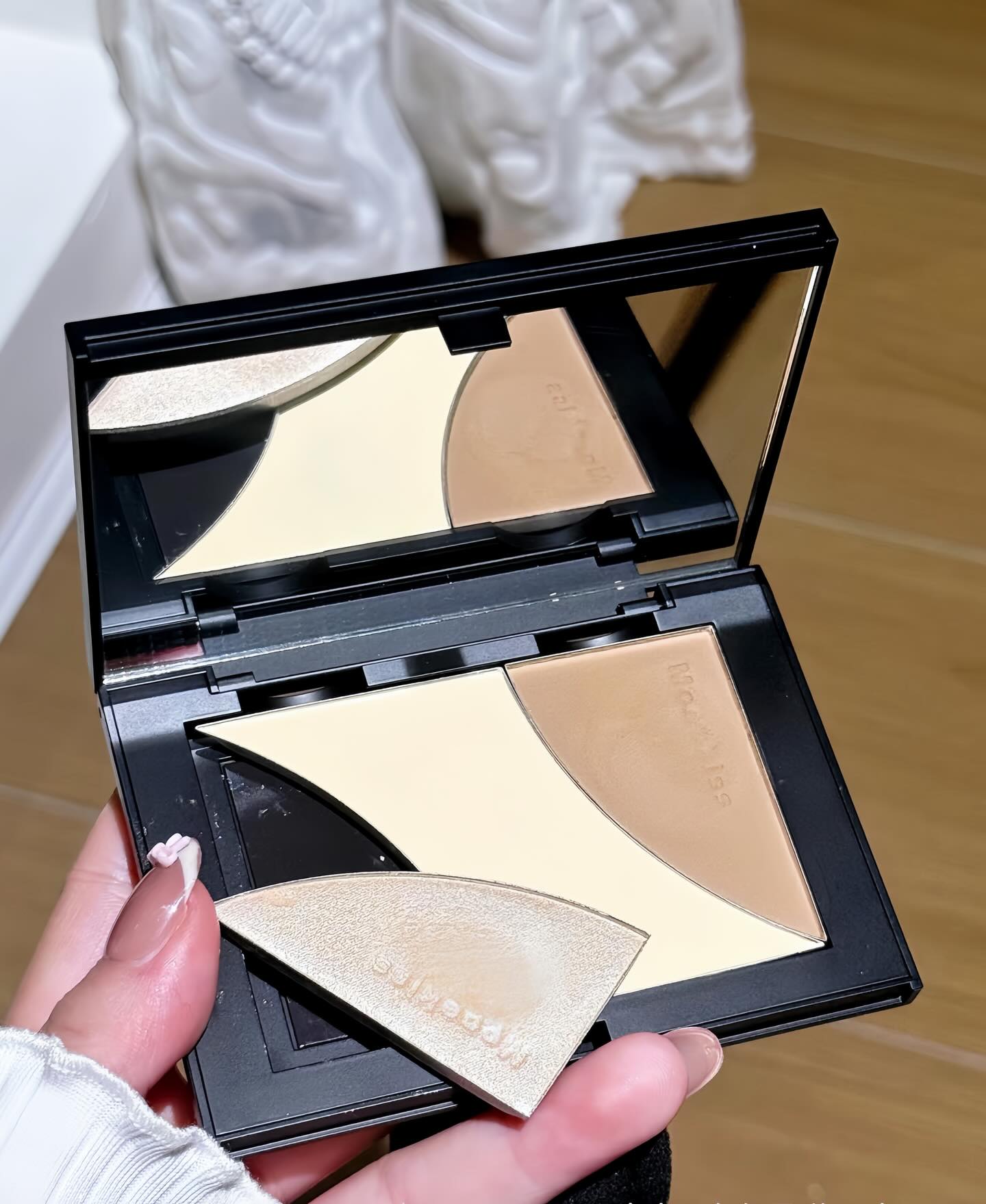 Bảng tạo khối 3  ô Mooekiss 16.5g - MÀU 01