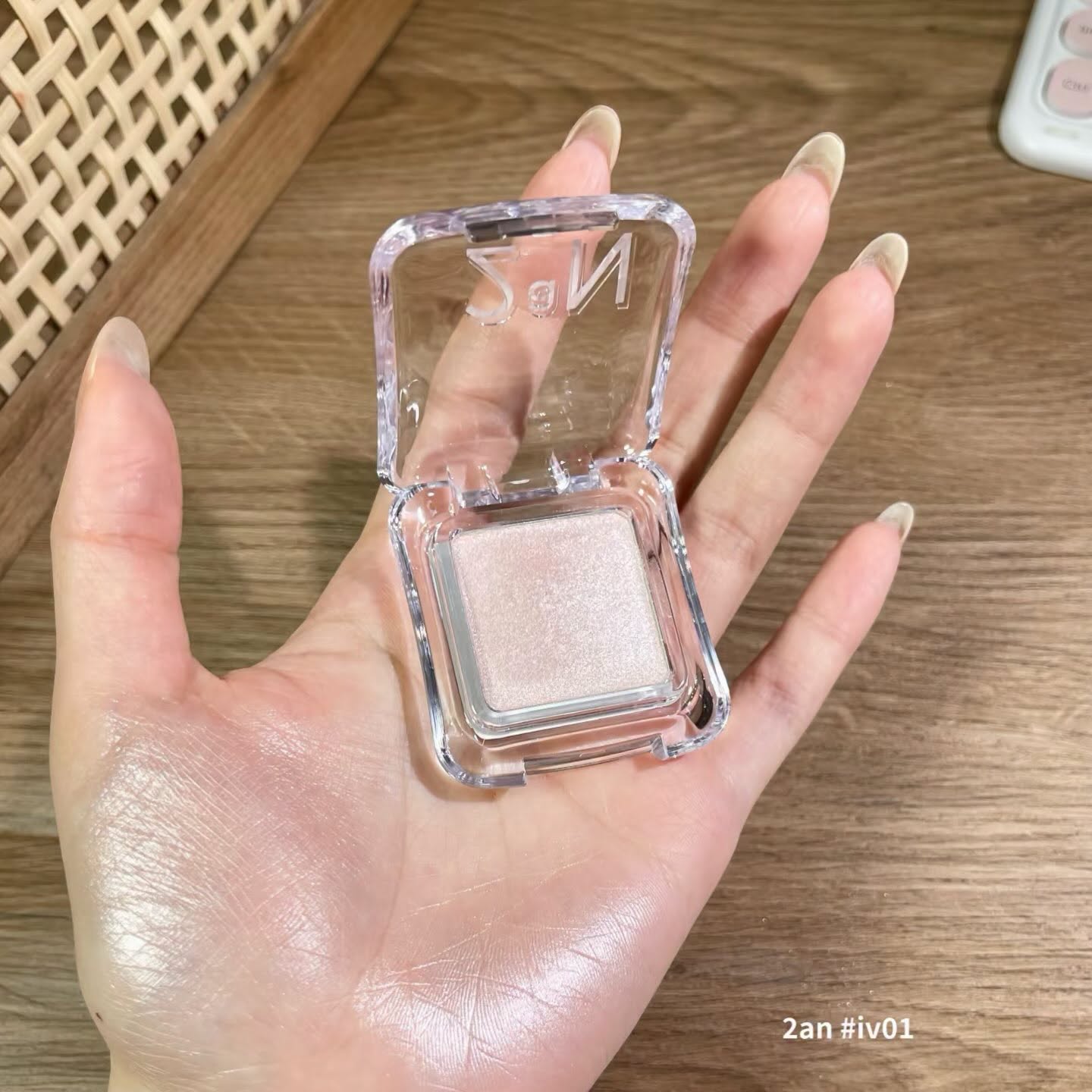 Highlight 2AN Pure Glash Highlighter - IV01 Sugar Veil