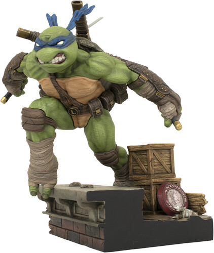 Diamond Select - Teenage Mutant Ninja Turtles - Gallery Leonardo PVC Statue (Large Item, Statue, Collectible)