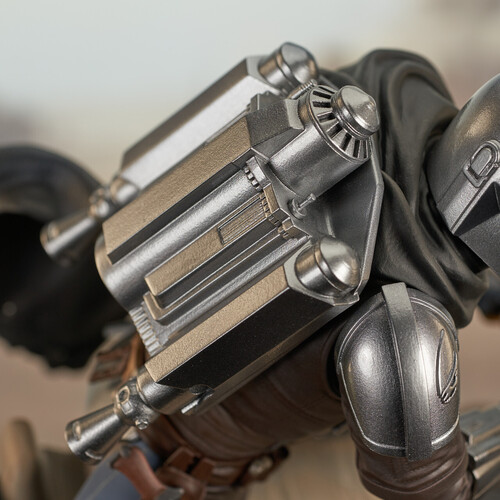 Diamond Select Toys Llc - Sw Mandalorian Premier Coll Din Djarin withSpeeder Bike Statue (Large Item, Statue, Collectible)
