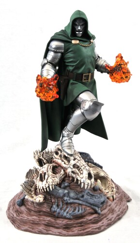 Diamond Select - Marvel Gallery - Doctor Doom PVC Statue (Large Item, Vinyl Figure, Collectible)