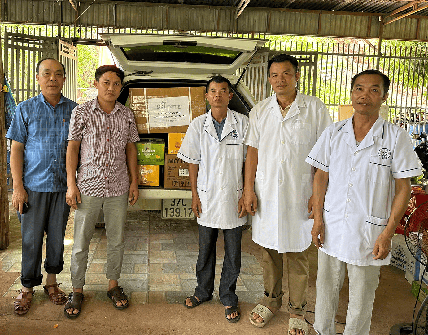 DƯỢC KHOA XANH TRAO GỬI YÊU THƯƠNG: ĐỒNG HÀNH CÙNG NGƯỜI DÂN VÙNG LŨ NGHỆ AN