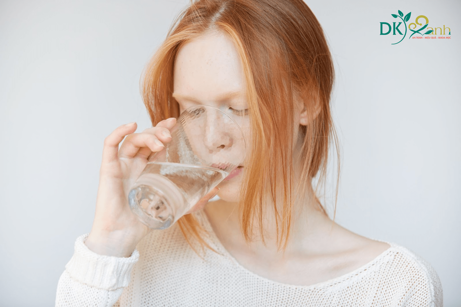 Uống nhiều nước giúp hạ bớt cơn sốt
