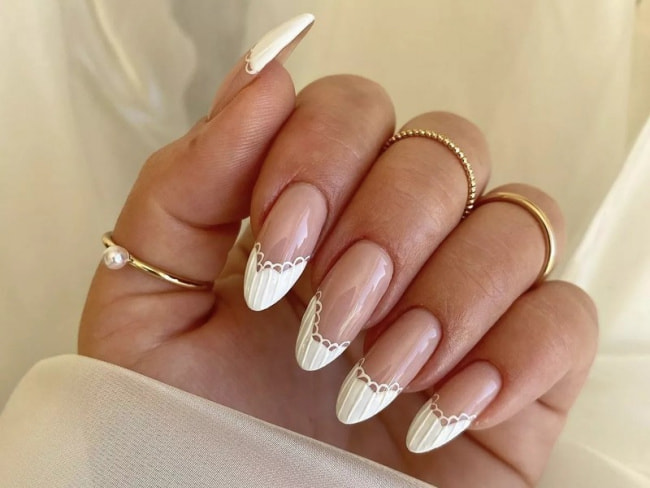 Top 10 mẫu nail French đầu móng trắng hot nhất hiện nay