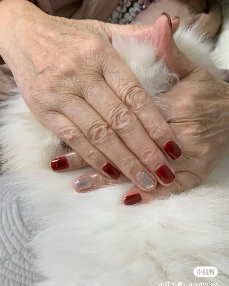 Mẫu Nail Đính Đá Cho Quý Bà U50: Phong Cách Hàn Quốc, Độc Đáo