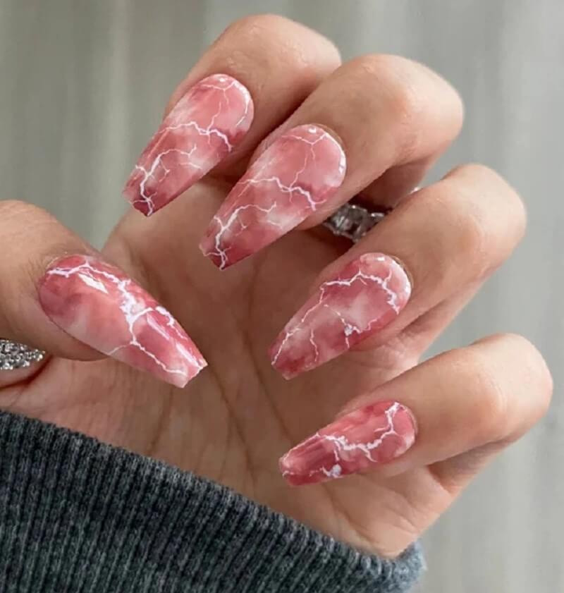 Hướng dẫn chi tiết cách làm móng loang vân đá đẹp mê hồn tại nhà