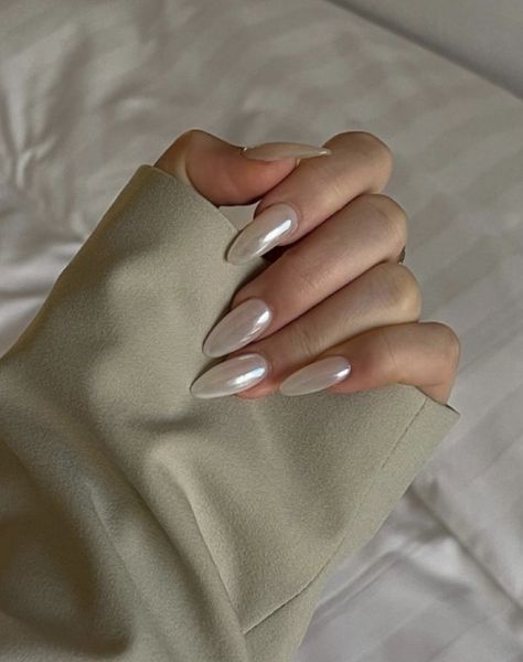 10 Mẫu Nail Tráng Gương Ngọc Trai Sang Trọng Và Đẳng Cấp Nhất