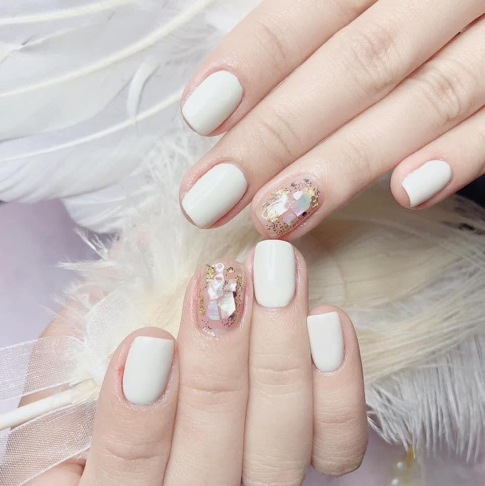 Top 10 Mẫu Nails Tay Ẩn Xà Cừ Đẹp Nhất Năm 2024