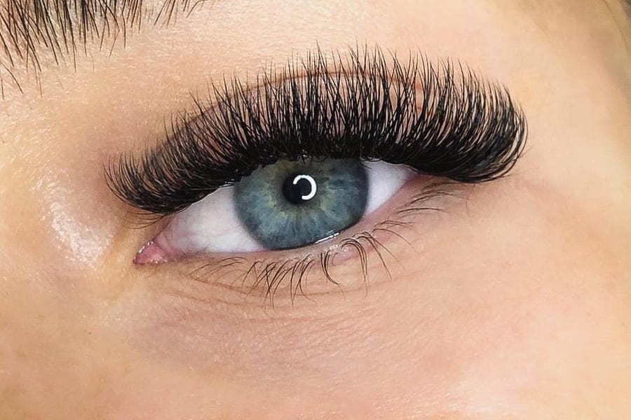 Cách Thực Hiện Nối Mi Hoa Hồng Đen Hoàn Hảo Từng Sợi
