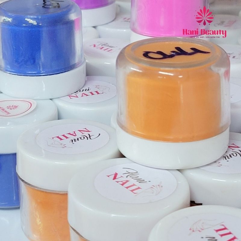 Bột Nail được đựng trong hộp nhỏ gọn, dễ sử dụng và bảo quản
