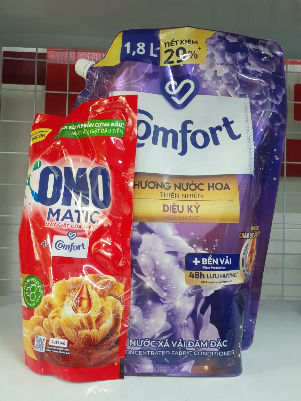Combo Comfor hương nước hoa thiên nhiên diệu kì 1.8 lít. Tặng nước giặt omo 350g