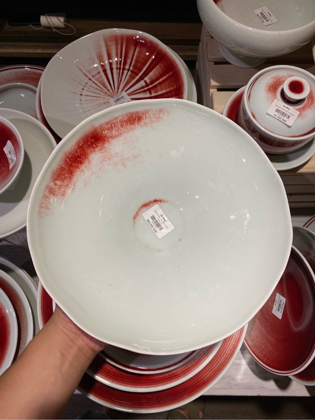 Đĩa có chân viền hoa 10inch Trăng Đỏ