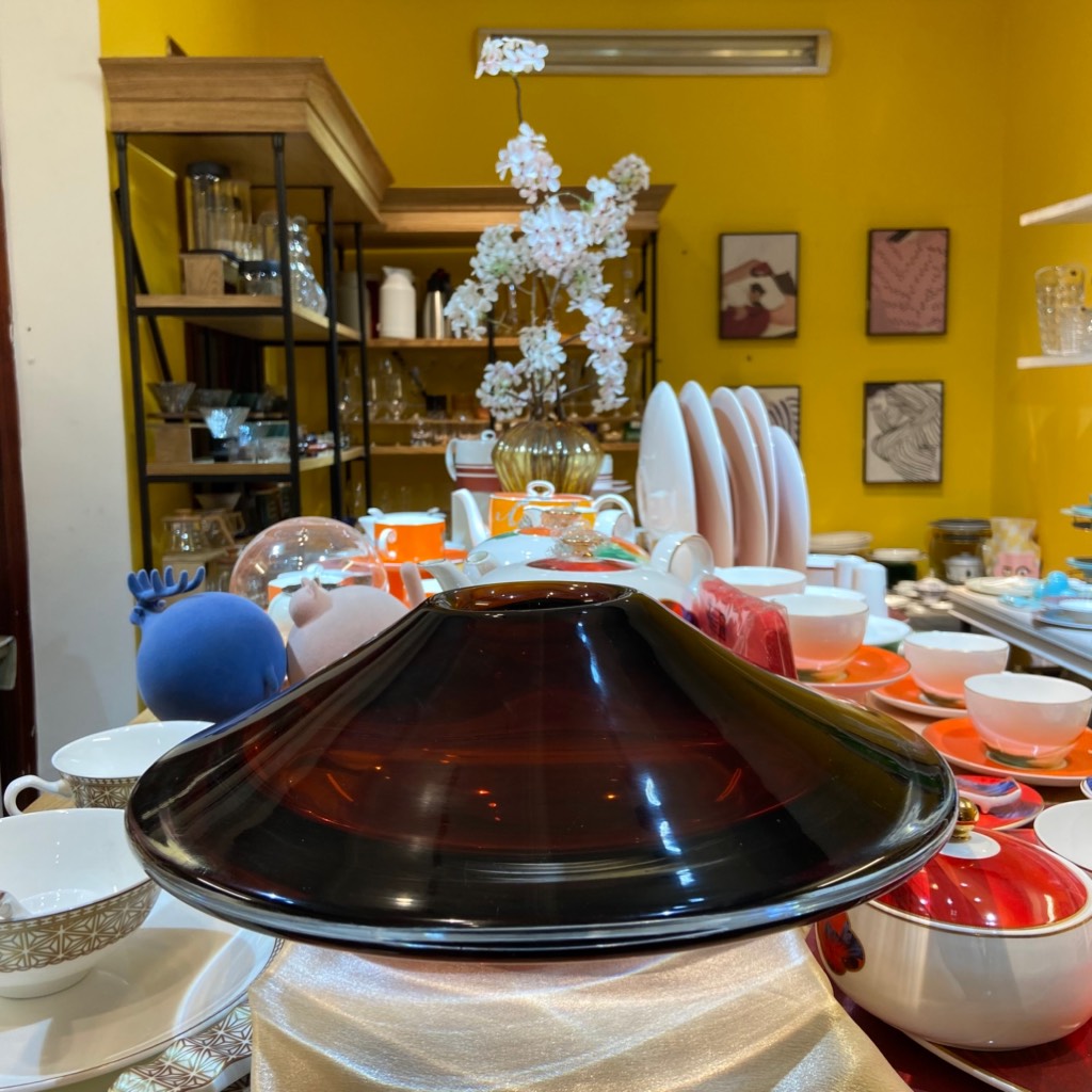 Lọ hoa sáng tạo đỏ nâu