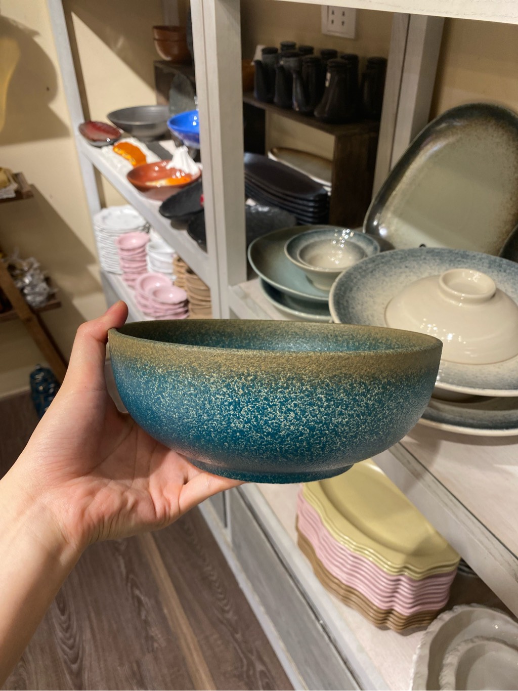 Tô tròn 20cm màu Ngọc Bích Viền Nâu phun hạt (HĐ)
