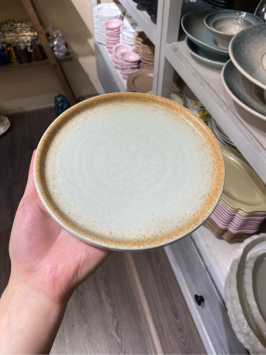 Dĩa tròn vành đứng 18cm xanh ngọc matte viền nâu (HĐ)