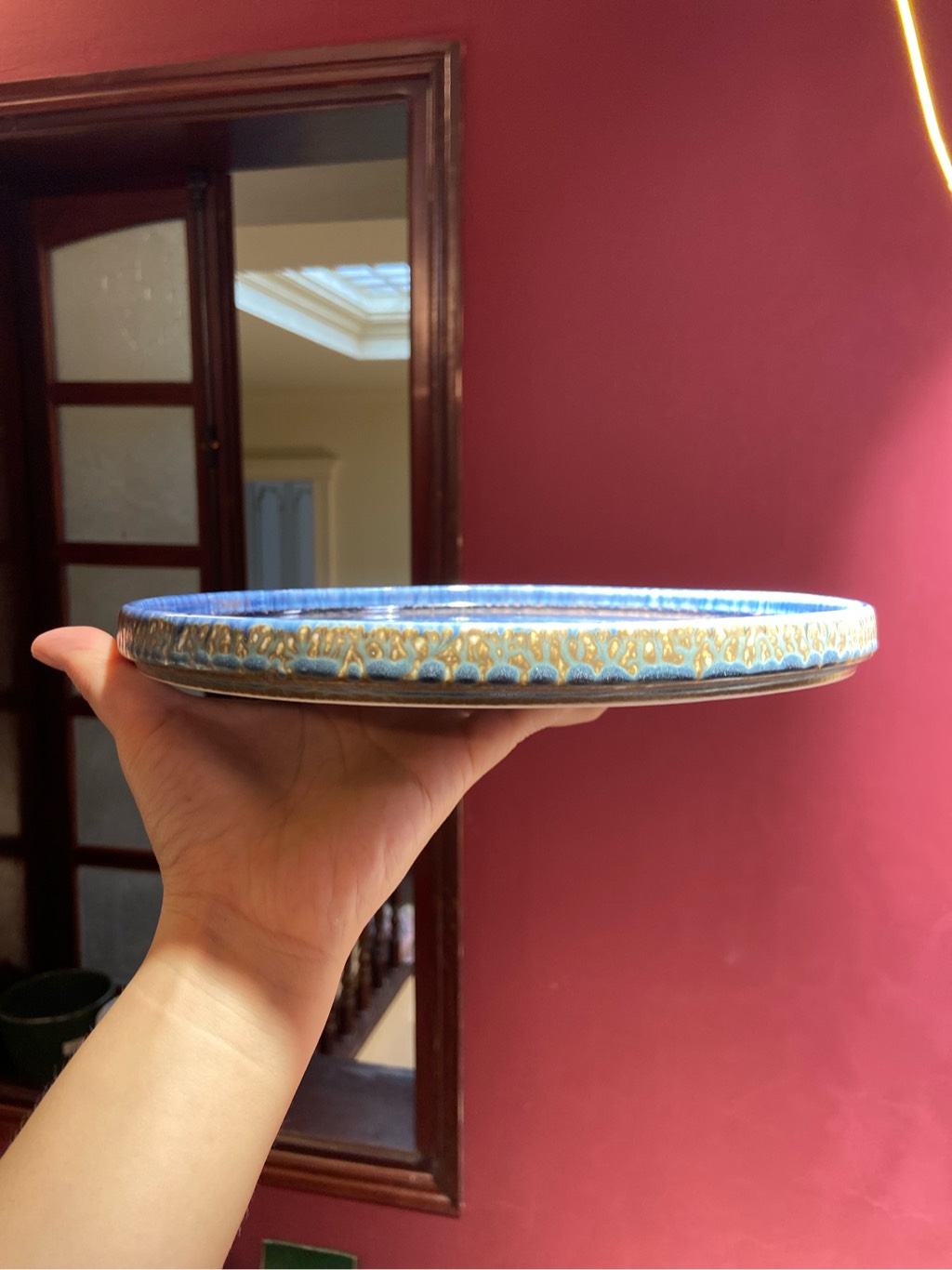 Đĩa tròn vành đứng 9.5inch hoa xanh