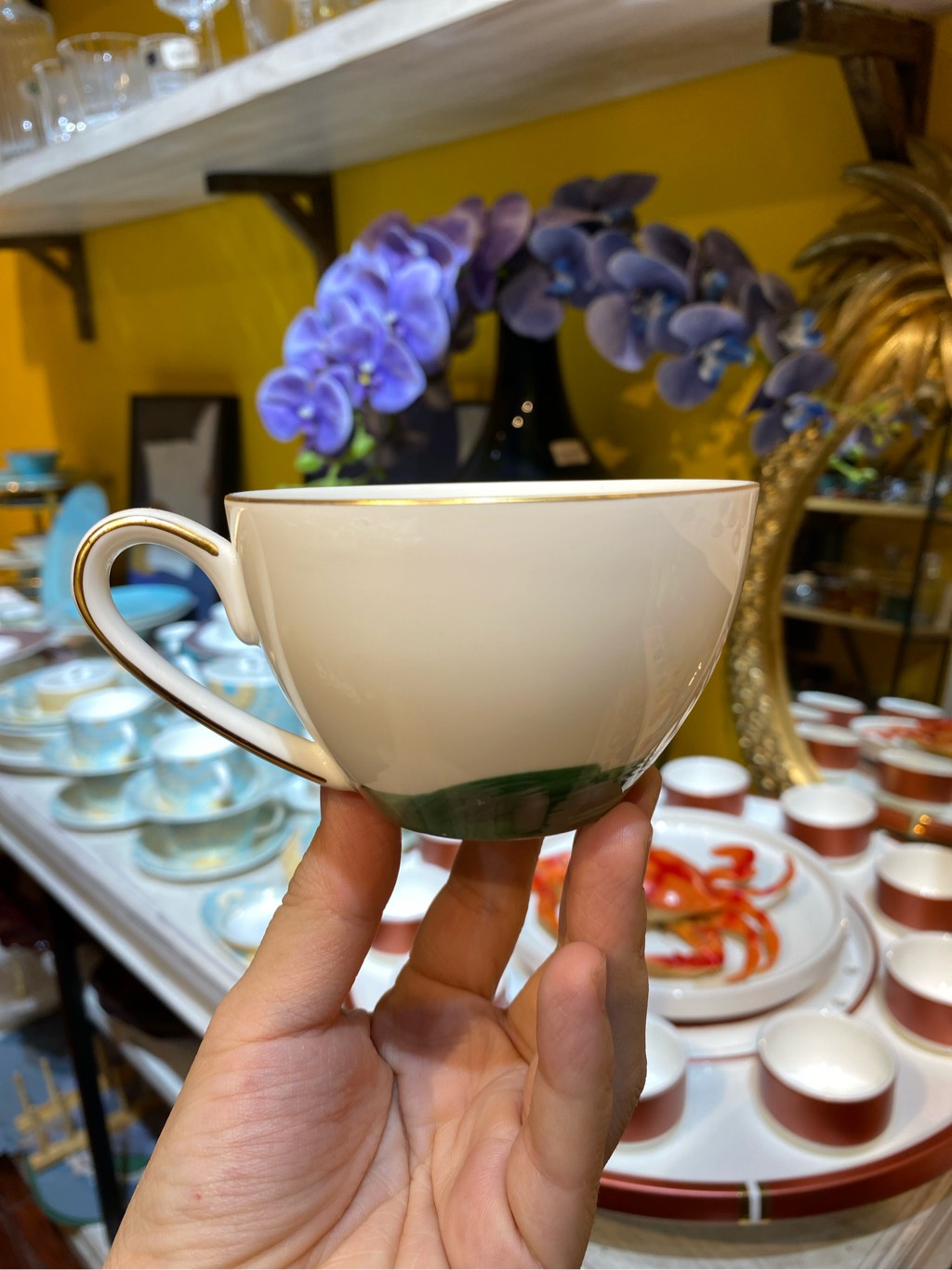 Tách trà sắc màu