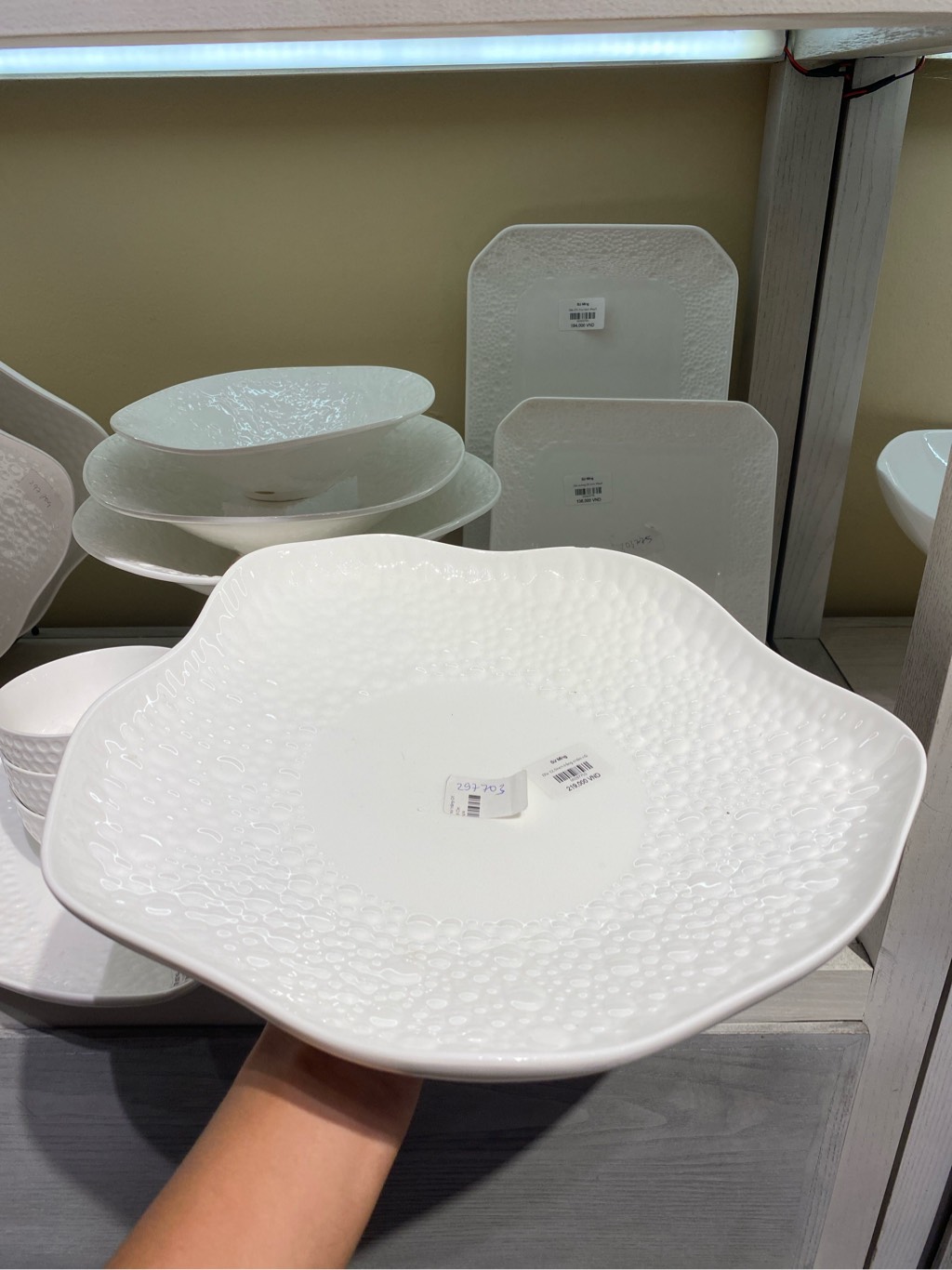 Đĩa 12.5inch trắng chấm nổi