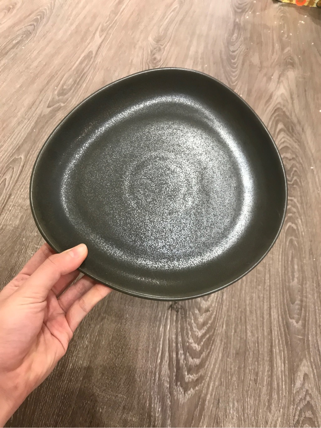 Dĩa 22cm màu đen trổ (matte)