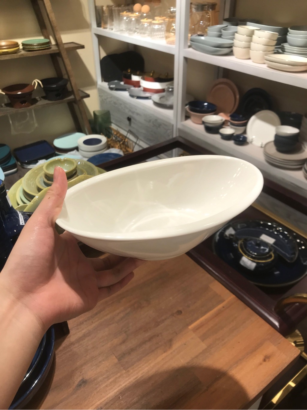 Tô oval vành hông 24 cm Trắng Ngà