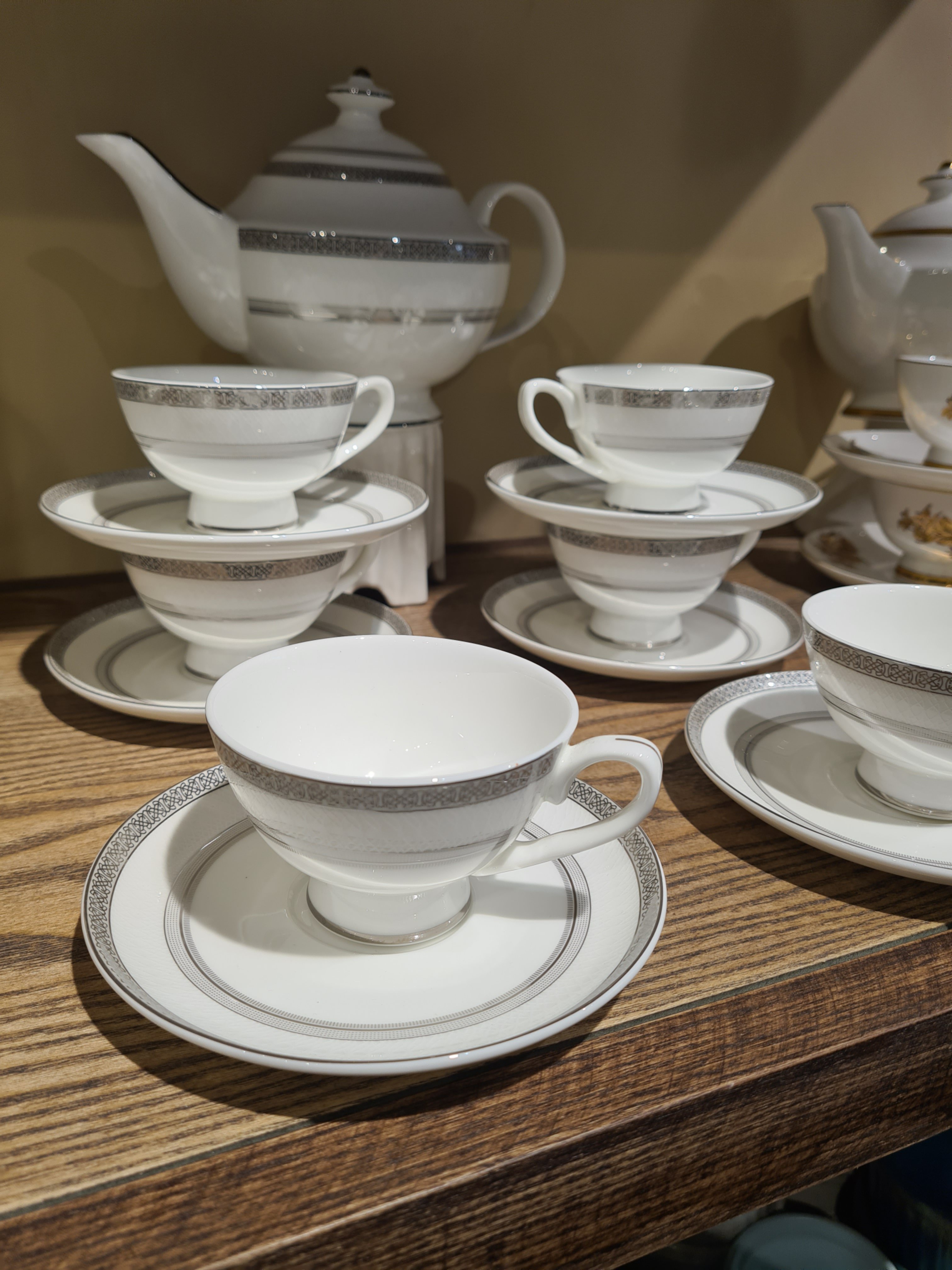 Bộ trà bạch kim anh