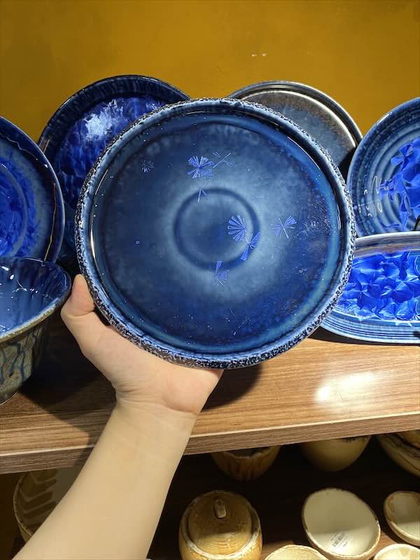 Đĩa tròn 8inch vành sần hoa xanh