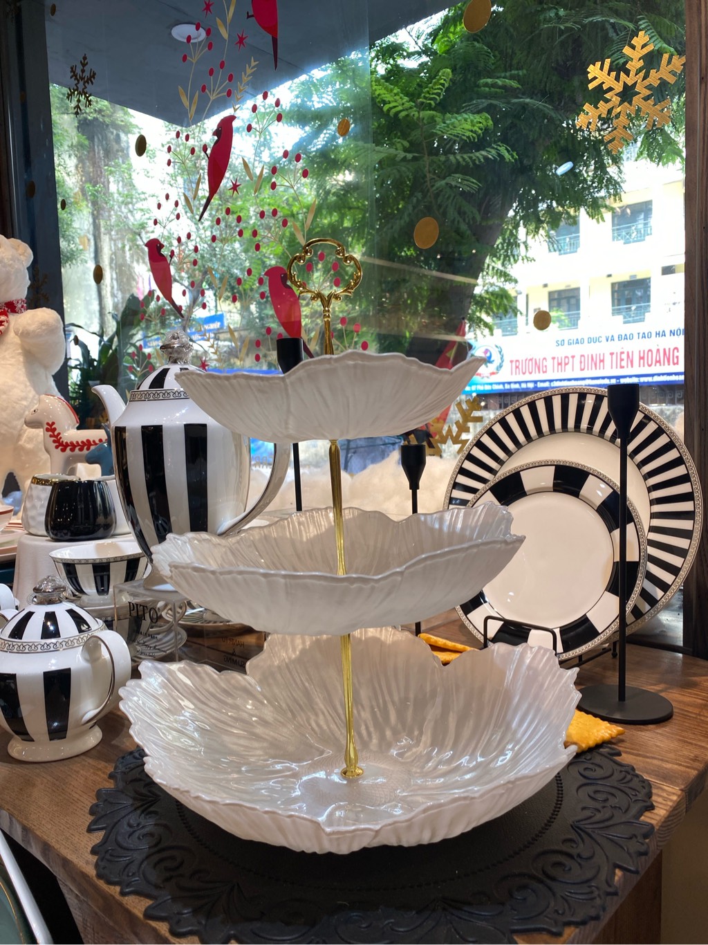 Khay bánh 3 tầng sứ trắng ngọc rai