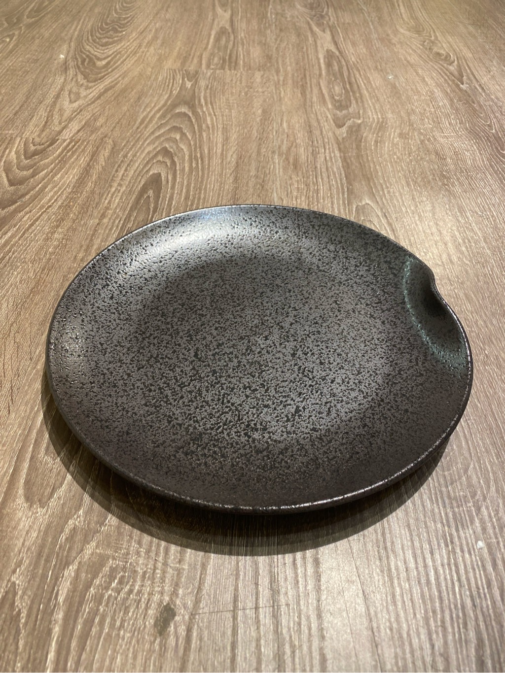 Dĩa dúng cạnh 26cm màu đen (không vệt)