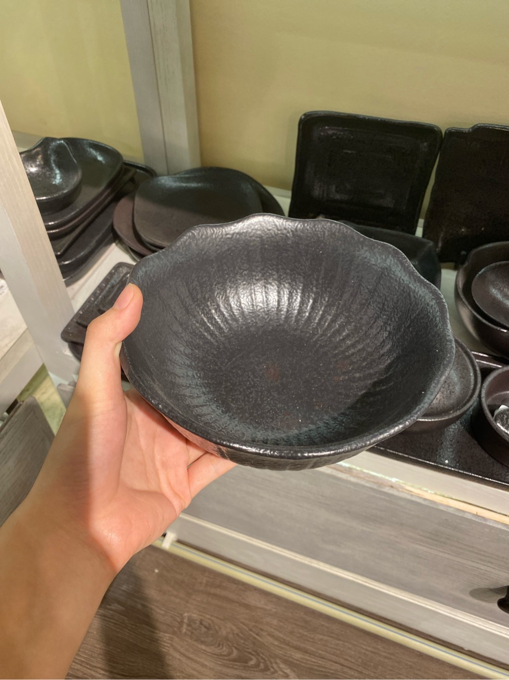 Tô sen cao miệng dúng 18.5cm màu đen (không vệt)