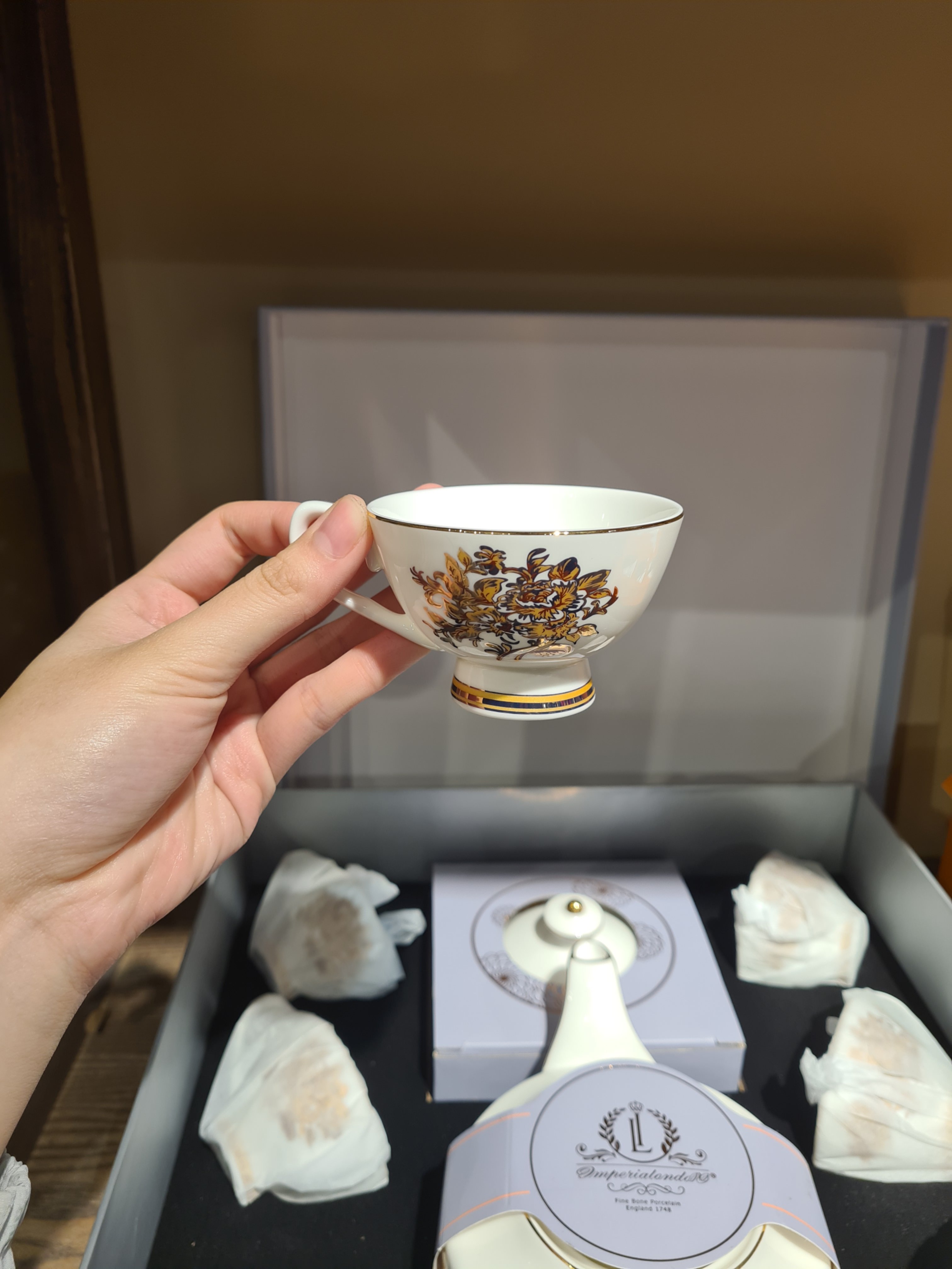 Bộ trà hoa cúc vàng 13sp