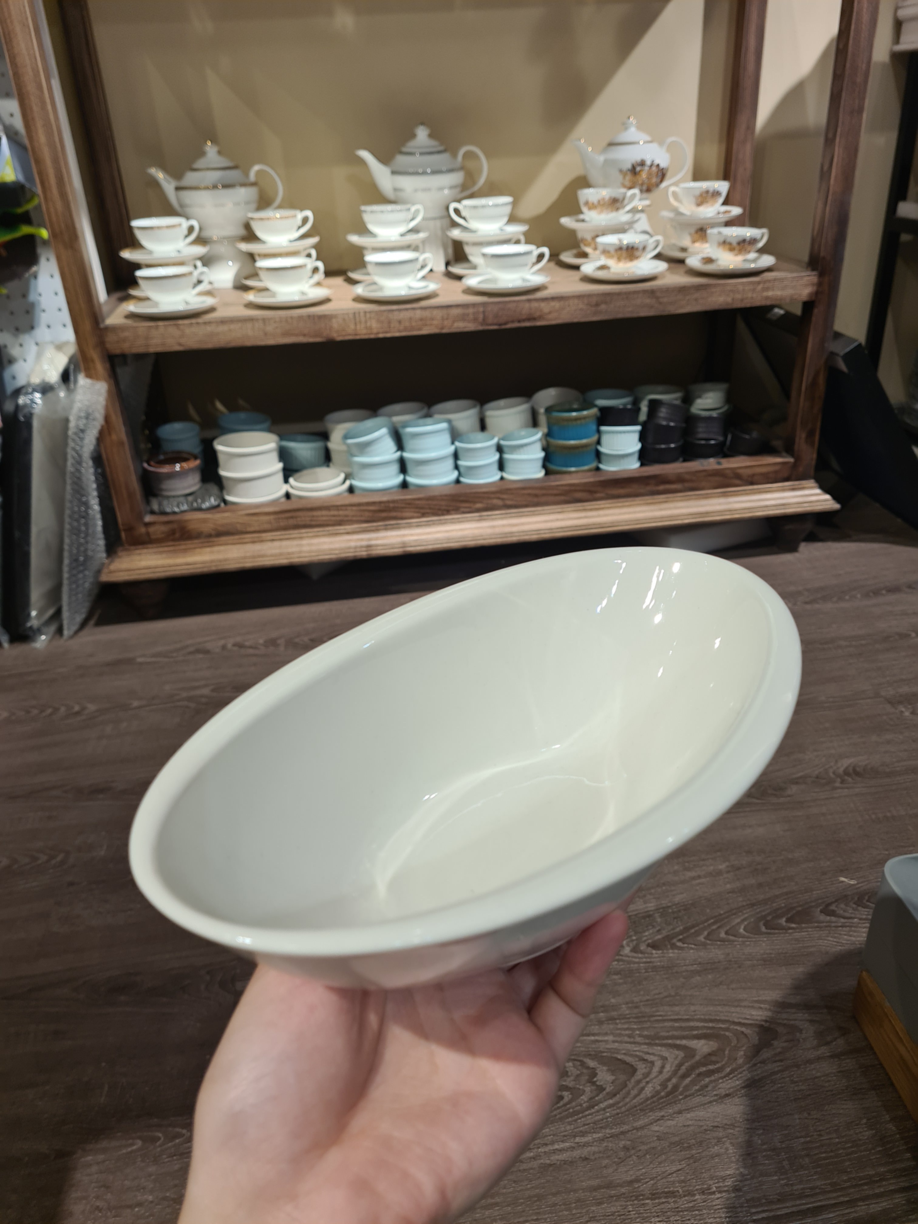 Tô oval vành hông 24 cm Trắng Ngà