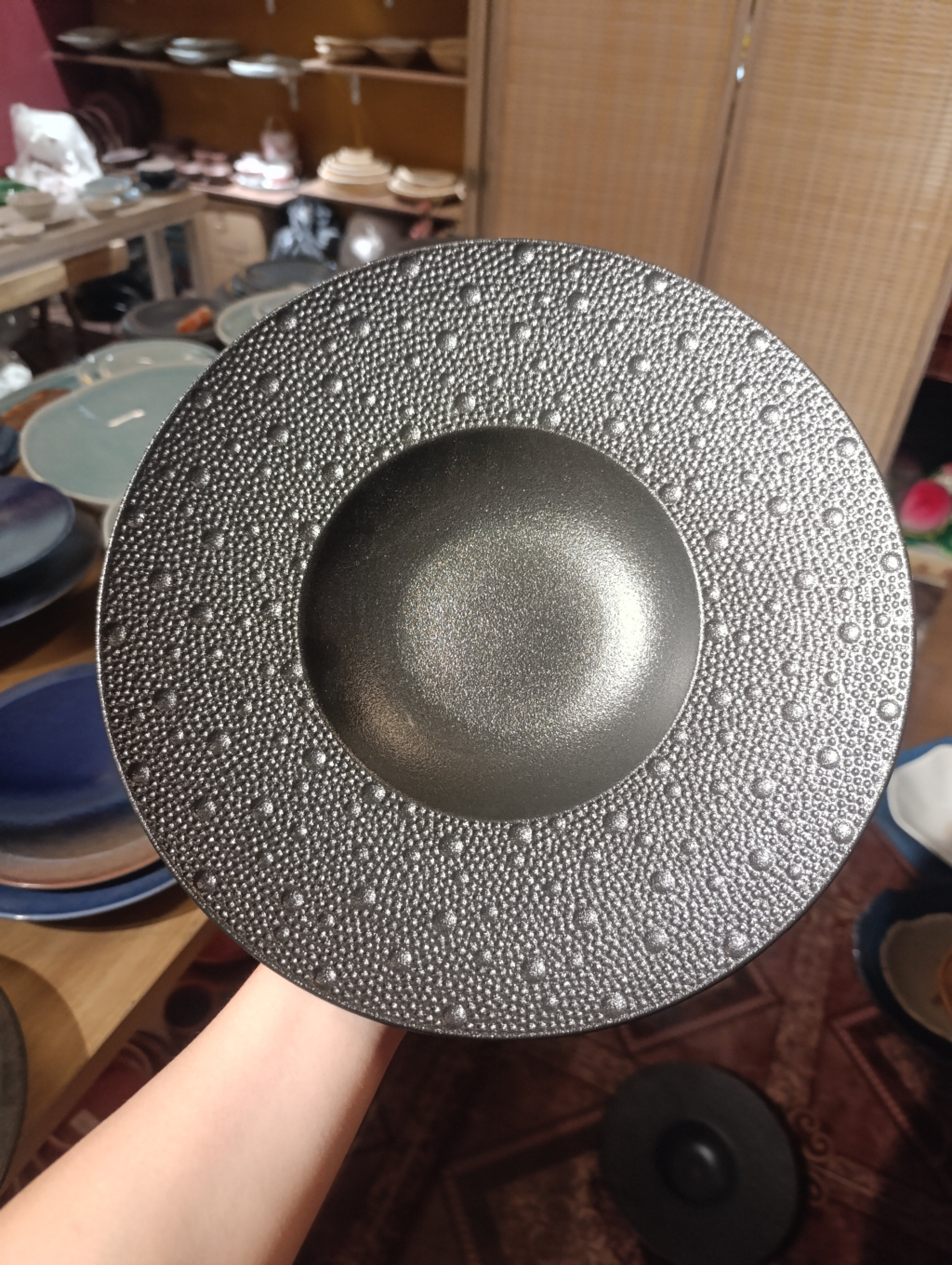 Đĩa soup đen matte chấm bi 11inch