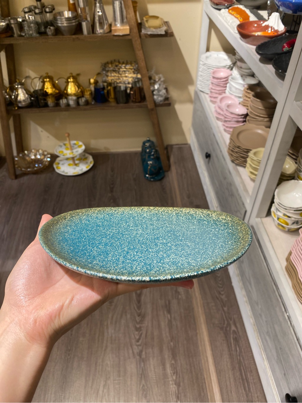 Dĩa 21x20cm ngọc bích viền nâu phun hạt (matte)