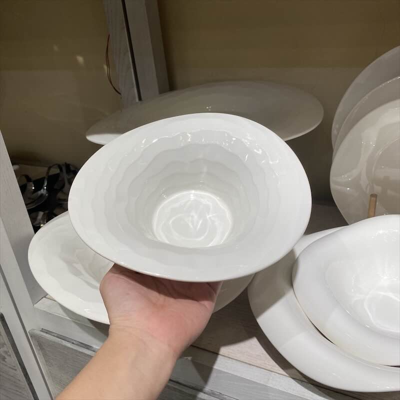 Tô loe trắng vành lượn sóng